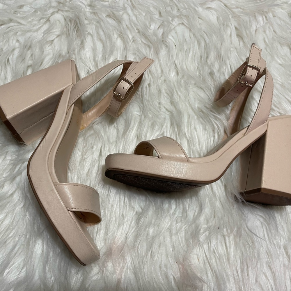 Elegant Beige Block Heel Sandals - Picture 3 of 5